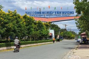 đất cạnh khu công nghiệp tân hương thích hợp xây trọ căn hộ dịch vụ. dân cư an ninh