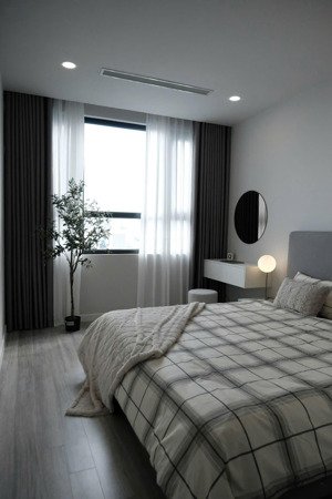 cho thuê căn hộ 4pn, 3wc, 160m2, 28 triệu tại thăng long number one, trung hòa, cầu giấy, hà nội