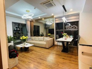 cần bán chcc screc tower, q3 dt: 76m2, 2pn, 2wc, giá bán: 4.2 tỷ(sổ hồng), lh: hương