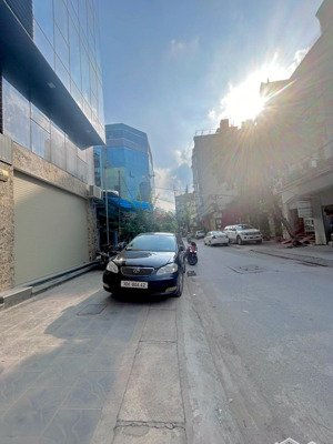 chính chủ bán nhà phân lô 3 oto tránh nhau gần linh đàm lô góc cực hiếm