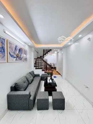 chủ muốn bán cực gấp nhà khương trung 40m 5 tầng, full nội thất, trung tâm thanh xuân chỉ 8 tỷ