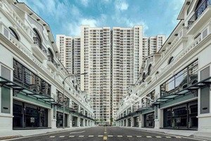 bán căn xẻ khe mặt tiền 5.25m đối diện chung cư, đường lớn 17m, gần nhà để xe, được vay 70% lãi 0%