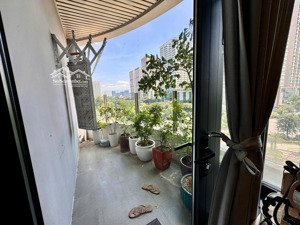 chính chủ gửi bán nhanh căn hộ chung cư 3 ngủ tại tòa n01t8 , sẵn sổ đỏ . liên hệ : 