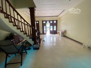 cho thuê nhà duy tân, cầu giấy. diện tích 60m2, 4 tầng, mt 4m. ngõ oto tránh. giá 23 triệu (tháng)