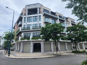 chính chủ cần bán liền kề góc ghép 235m2, 5t, thang máy, mặt đại lộ dự án the manor centralpark