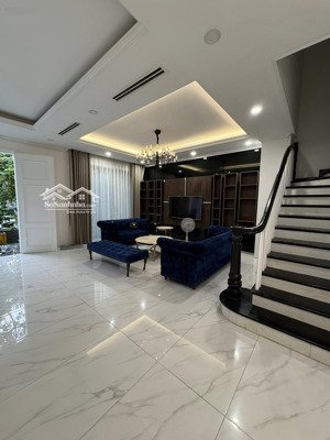 cho thuê giá 45 tr/1 tháng, biệt thự vinhomes riverside. sđt liên hệ 