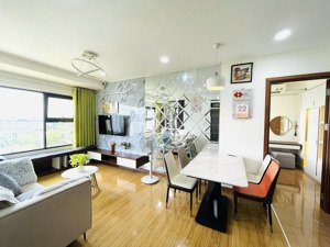 cho thuê căn hộ 2pn+ full nội thất. ở lâu dài.