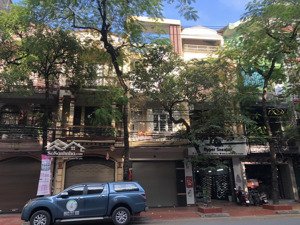 cho thuê căn lô góc phố văn cao, vị trí rất đẹp thuận tiện kinh doanh buôn bán