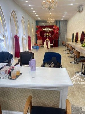 cho thuê nhà mặt phố nam đồng. dt 42m² x 6 tầng, mt 4 m, đỗ xe được.