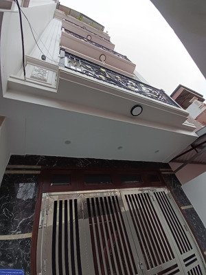 -ngô quyền.42m2/5t .mt rộng 4m.ô tô lùi cổng.gần phố.full nội thất. -giá tốt :9,3tỷ (có thương lượ