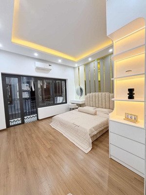 gấp quá - họp chợ kim ngưu - nhà đẹp - ngõ nông - diện tích rộng - 4 tầng full nội thất sịn