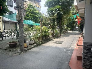 hiếm căn nhà lôgóc hđ phân lô cán bộ quân đội 52m chỉ 11 tỷ nhỏ ôto dừng đỗ cạnh nhà
lh 