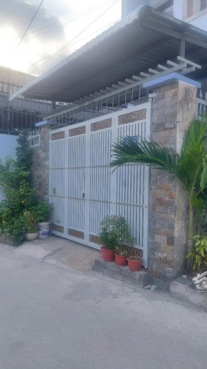 cần bán nhanh nhà shr gần 82m2, trung tâm hóc môn, hxh, 4,25 tỷ (tl)