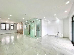 văn phòng 7x15m sàn, có ban công lớn chỉ 11.5 triệu, thang máy, máy lạnh, hầm để xe, pccc