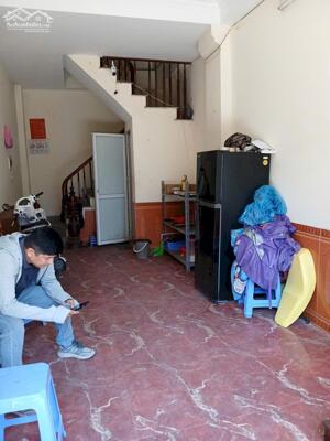 Cho thuê nhà ngõ ô tô Trung Kính - Cầu Giấy 30m x 5T, 4PN4VS giá 16 triệu, kinh doanh