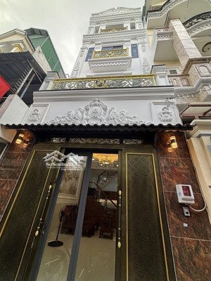 bán nhà ngay ngã tư 4 xã. sầm uất. hẻm xe hơi thông tứ tung. 4 tầng lầu. nhỉnh 6 tỷ