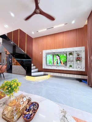 bán nhà 3 tầng phường linh đông hxh, dt 90m2, srh, hoàn công đầy đủ nhỉnh 7 tỷ.