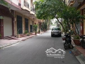 cần bán nhà mặt ngõ phố trần quốc hoàn quận cầu giấy dt46m2 x 5t ,mt4,2m .ngõ ô tô đỗ cửa,thang máy