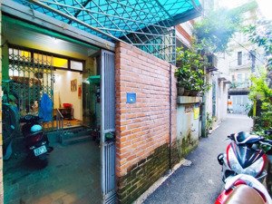 bán đất tặng nhà hoàng hoa thám : 50m2 4 tầng - cách oto 5m - cách phố 20m - vị trí đẹp