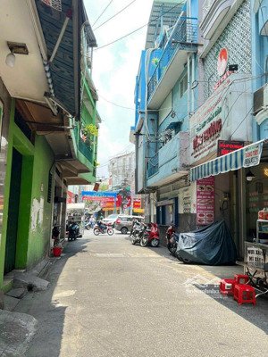 bán nhà dt 4,5x14m, hẻm 6m vài bước ra mt đường mở rộng hot nhất cmt8, p4 tân bình, giá 10,5 tỷ