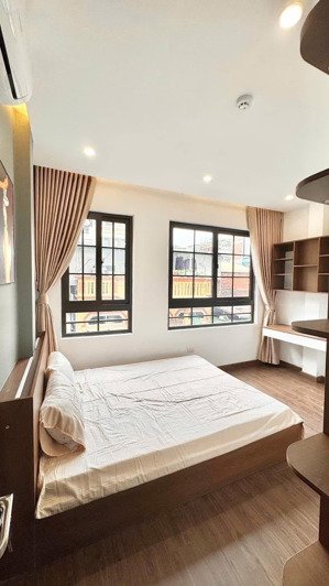 bán cc mini, láng hạ 80m2 x 7tầng mt 5m tổng 15ppkk, dòng tiền 100tr/th, giá 17.5 tỷ, ngõ thông