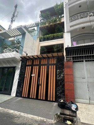 bán nhà hxh đường sư vạn hạnh quận 10 dt(4.5 x 15m) giá 18.5 tỷ