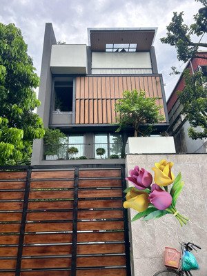 bán nhà thạch bàn long biên 144m2, 4 tầng đường 2 xe conrteno tránh, giá tốt, 22.7 tỷ