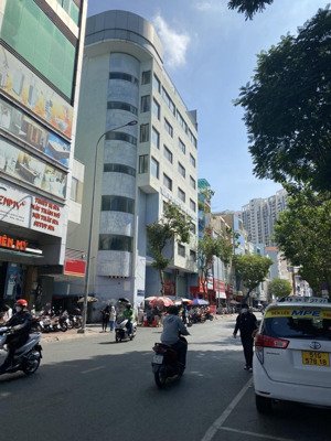 chia tài sản cần bán gấp nhà mặt tiền hòa hưng quận 10 dt:15x22m công nhận 301m2 cấp 4 giá 88 tỷ