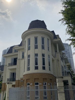 bán biệt thự lô góc văn khê 475m2, 3 tầng, 2 mặt đường, vị trí vip, giá 7x tỷ. lh0366285865