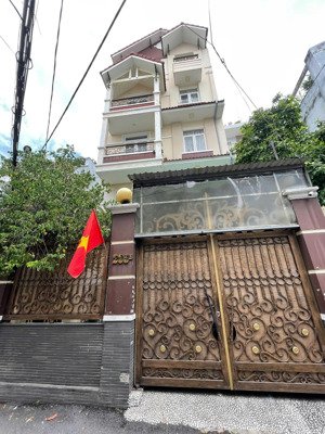 góc 2 mặt tiền đường hoàng hoa thám q.phú nhuận . 6.5 x 16m 5 tầng hđt 55tr/th . giá 16 tỷ