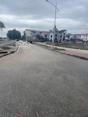 nhà riêng khu đấu giá xã văn đức, gia lâm, sổ hoa hậu, trung tâm, ở hoặc kinh doanh, tiềm năng đỉnh