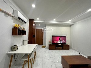 cho thuê căn hộ phúc đạt 5.5tr full nội thất gỗ tự nhiên xịn 2 máy lạnh.