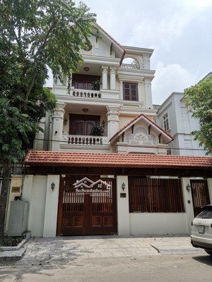 cho thuê nhà biệt thự trung văn hancic đất 150m xây dựng 90m * 3,5 tầng,đầy đủ nội thất gia đình