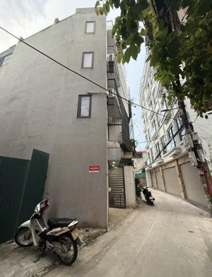 thạch bàn gara ô tô xe 45 chỗ đỗ cửa view hồ sinh thái gần garden city thạch bàn