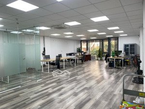 chính chủ cho thuê văn phòng rẻ nhất hoàng quốc việt, 140m2 giá chỉ 22 triệu+ miễn phí ngoài giờ