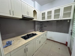 bán căn hộ 66m2 ở chung cư 312 lạc long quân, 2 phòng ngủ, bancon thoáng mát, giá 2.880 tỷ, có sổ