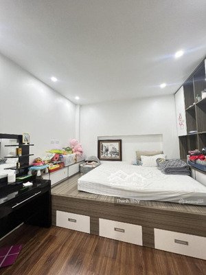 nhà mới, căn góc định công - 40m2 x 5 tầng thang máy - gara ô tô - thông các ngả - 10.5 tỷ
