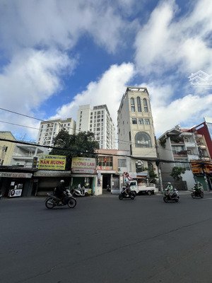 giảm giá! bán gấp tòa nhà góc 2 mặt tiền lê quang định, dt 9x22m, hầm, 8 tầng, ct 200 tr, giá 72 tỷ