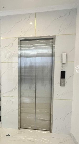 cho thuê nhà căn góc, đẹp, thang máy, pccc, nhà hàng, kd, vp, 186m2-8t, phố hoàng quốc việt, 62 tr