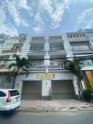 Chủ cần bán gấp căn nhà MT đường NB Phạm Hùng Phường 4 Quận 8 DT 10x15m kết cấu 4 tầng giá 35 tỷ