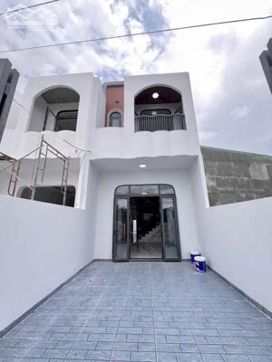 NHÀ NGAY UỶ BAN PHƯỜNG CUỐI ĐỒNG KHỞI - chỉ 700tr là sở hữu ngay