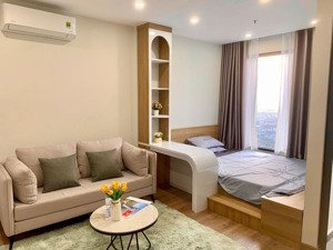 tôi chủ nhà cần bán căn studio dtich 32m2 khu saphire giá 1,68 tỷ đầy đủ nội thất. lh: 