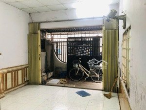 bán nhà cấp 4 gần đường hà huy giáp, phường thạnh lộc, q12,dt 46m2(3,6x13).dòng tiền 4tr/th