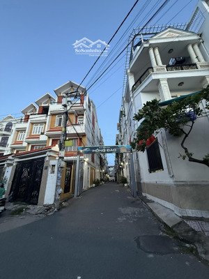 nhà phố liền kề chính chủ , khu dân cư cao cấp