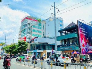 hiếm !! mt bán hầm 5 tầng + thang máy phan xích long, hđt 200 triệu. dt 8x16. vị trí đẹp. gía 68 tỷ