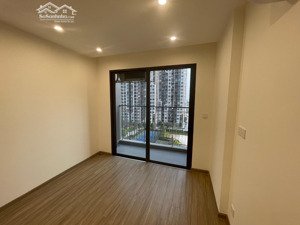 deal cực tốt! bán căn 1pn+1 khu gs, view bể bơi thoáng mát, giá chỉ 3.5 tỷ, vinhomes smart city