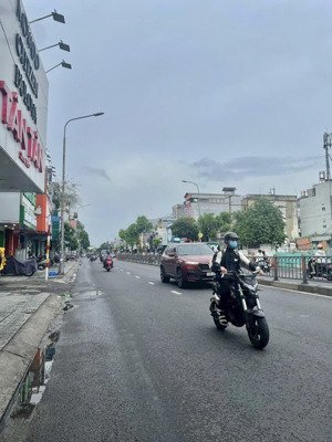 chỉ 8.6 tỷ có căn mặt tiền quang trung - nhà đúc 3 tấm dt 32m2 - vị trí kinh doanh đắc địa