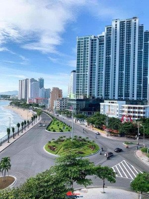 bán đất 3 mặt tiền đường chính 16m tặng nhà 2 tầng cách biển hòn chồng chỉ 100m- khu vực sầm uất