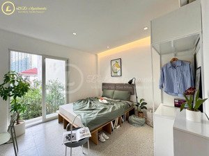 studio ban công tone trắng xinh - dọn phòng miễn phí - có chỗ đậu ô tô