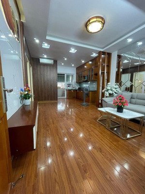 chính chủ cần bán căn 70m,2n,2vs tòa ct4 xa la (gần viện 103 hà đông). sđcc. giá 3,x tỷ